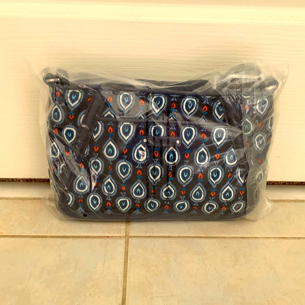 Vera Bradley Trimmed Traveler Crossbody Bag – Mayfair Motif – NWT‎